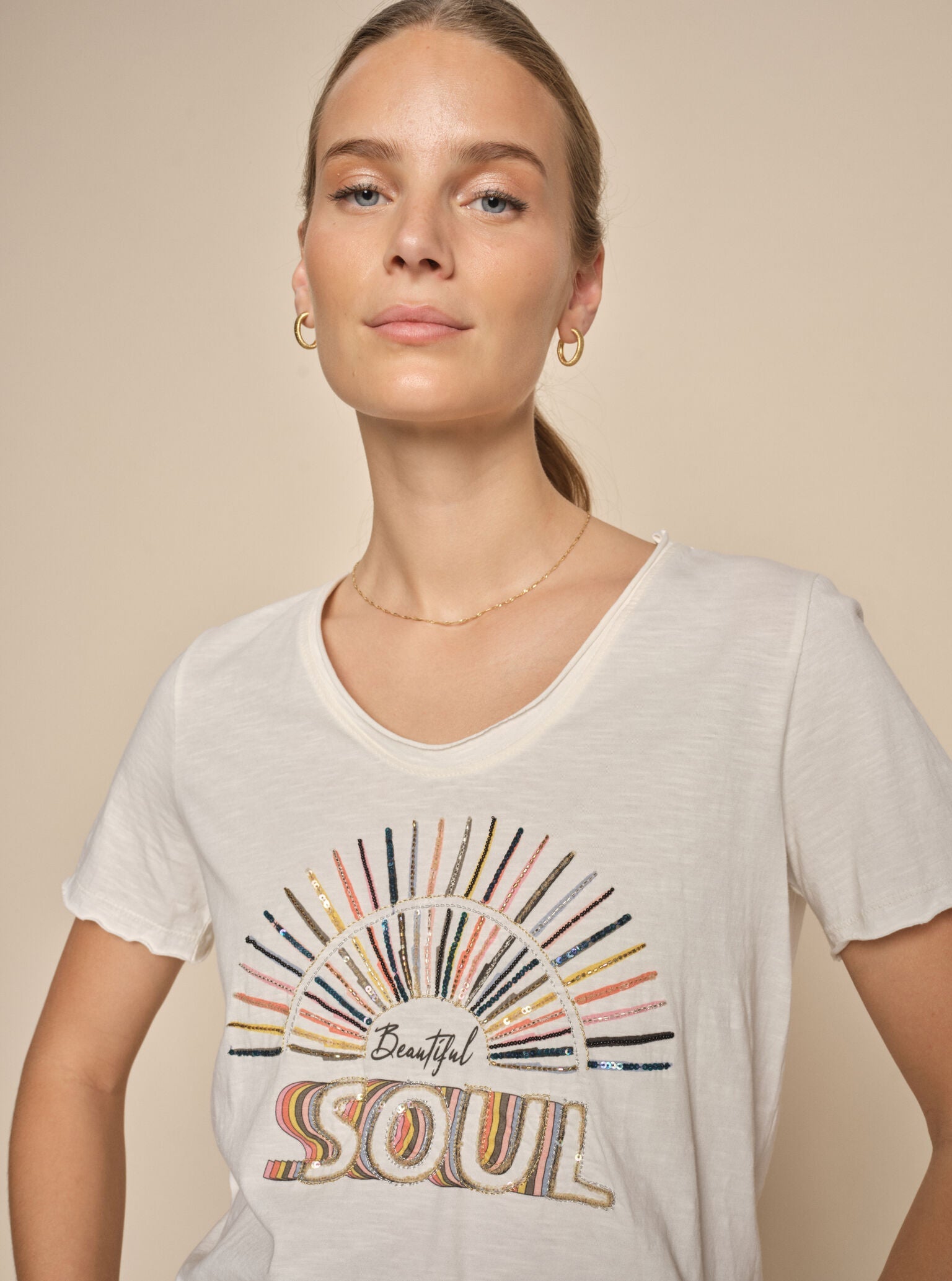 Modelshot / Ecru / Detail